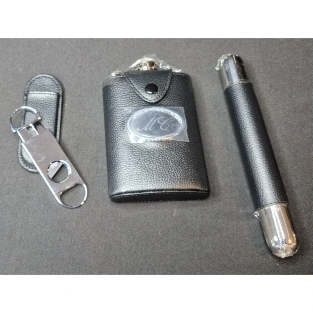 Pebble Grain Cigar And Flask Set - Things Remembered Gift Set With Initials M.C